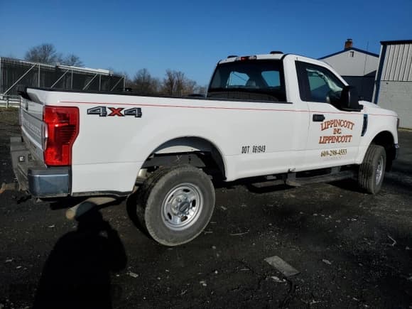 ✅ 2021 Ford F-250 XL • VIN: 1FTBF2B69MEC28981 • Lot: 47862774. Listed on Copart with 28,712 mi. Free auction sales archive from the USA and detailed vehicle history report at DreamBid. Image 3.