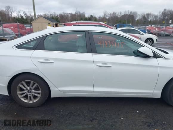 2016 Hyundai Sonata 2.4L z VIN 5NPE24AF9GH405653, wystawiony jako IAAI lot #41835115 z przebiegiem 103 840 mil mil oraz . Historia ofert i sprzedaży dostępna na DreamBid. Obrazek 13.