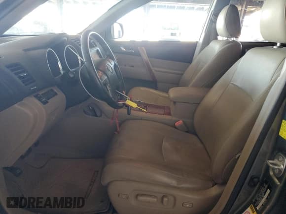 ✅ 2010 Toyota Highlander Limited • VIN: 5TDDK3EH4AS008645 • Лот: 68561155. Опубликован ранее на Copart с пробегом 167 074 миль. Бесплатный доступ к архиву аукционных продаж из США и подробный отчёт об истории автомобиля на DreamBid. Изображение 7.