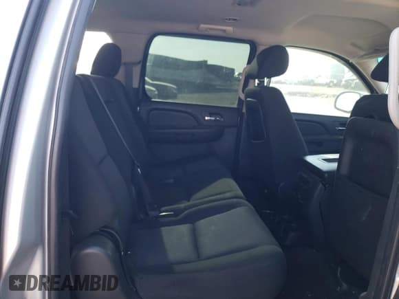 ✅ 2011 Chevrolet Suburban LS • VIN: 1GNSKHE33BR161288 • Lot: 62005814. Wystawiony na Copart z przebiegiem 109 659 mil. Bezpłatny archiwum sprzedaży aukcyjnych z USA i szczegółowy raport historii pojazdu na DreamBid. Zdjęcie 11.