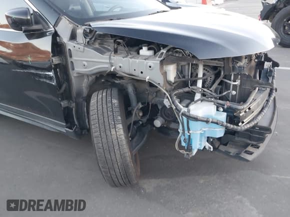 ✅ 2017 Nissan Rogue SV • VIN: JN8AT2MT1HW383830 • Lot: 43767078. Listed on IAAI with 116,890 mi. Free auction sales archive from the USA and detailed vehicle history report at DreamBid. Image 6.