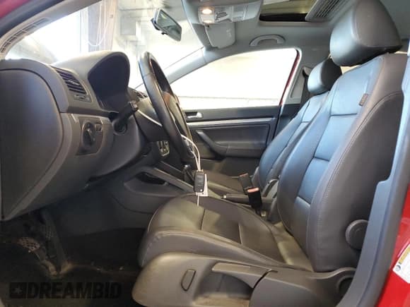 ✅ 2008 Volkswagen Jetta Wolfsburg Edition • VIN: 3VWRJ71K28M182156 • Lot: 72972694. Wystawiony na Copart z przebiegiem 108 227 mil. Bezpłatny archiwum sprzedaży aukcyjnych z USA i szczegółowy raport historii pojazdu na DreamBid. Zdjęcie 7.