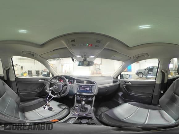 ✅ 2021 Volkswagen Tiguan SE • VIN: 3VV2B7AX5MM118024 • Lot: 92018875. Wystawiony na Copart z przebiegiem 51 284 mil. Bezpłatny archiwum sprzedaży aukcyjnych z USA i szczegółowy raport historii pojazdu na DreamBid. Zdjęcie 15.