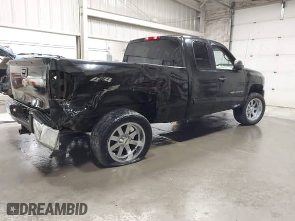 ✅ 2011 Chevrolet Silverado 1500 LS • VIN: 1GCRKREA9BZ236281 • Lot: 42575069. Wystawiony na IAAI z przebiegiem 131 015 mil mil. Skorzystaj z bezpłatnego archiwum sprzedaży aukcyjnych z USA i zobacz szczegółowy raport historii pojazdu na DreamBid. Zdjęcie 4.