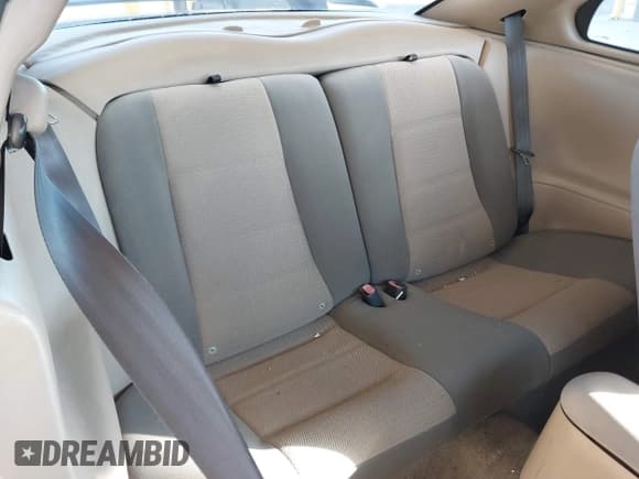 ✅ 2004 Ford Mustang Standard • VIN: 1FAFP40604F156257 • Lot: 43665137. Wystawiony na IAAI z przebiegiem 211 896 mil. Bezpłatny archiwum sprzedaży aukcyjnych z USA i szczegółowy raport historii pojazdu na DreamBid. Zdjęcie 8.