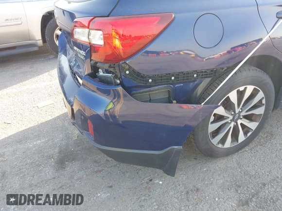 ✅ 2015 Subaru Outback Limited • VIN: 4S4BSENC9F3307642 • Lot: 43345068. Listed on IAAI with 73,469 mi. Free auction sales archive from the USA and detailed vehicle history report at DreamBid. Image 6.