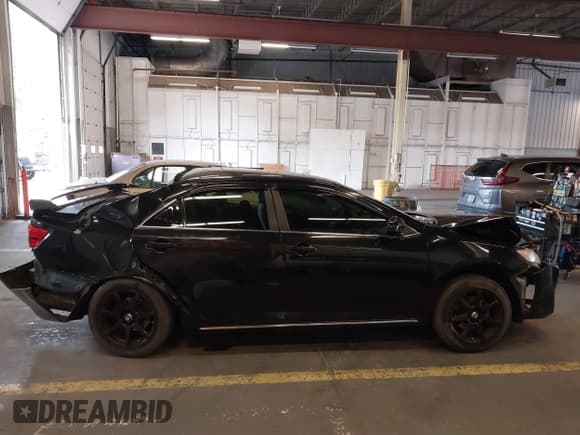 ✅ 2014 Toyota Camry XLE • VIN: 4T4BF1FKXER411199 • Lot: 43465290. Listed on IAAI with 205,115 mi. Free auction sales archive from the USA and detailed vehicle history report at DreamBid. Image 13.