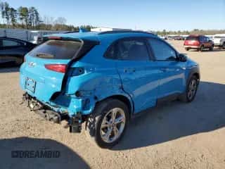 2022 Hyundai Kona SEL с VIN KM8K32AB3NU769860, выставлен на аукционе Copart как лот 38027333 с пробегом 17 550 миль миль и . История ставок и продаж доступна на DreamBid. Изображение 3.