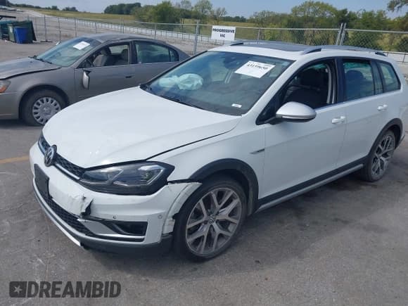 ✅ 2019 Volkswagen Golf S • VIN: 3VWH17AUXKM517653 • Lot: 43159650. Wystawiony na IAAI z przebiegiem 80 980 mil. Bezpłatny archiwum sprzedaży aukcyjnych z USA i szczegółowy raport historii pojazdu na DreamBid. Zdjęcie 2.
