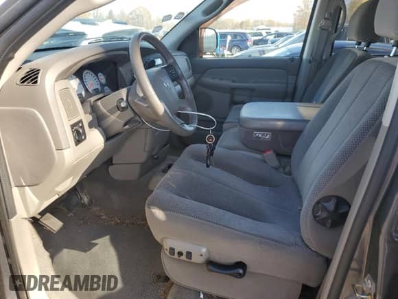 2004 Dodge 1500 SLT z VIN 1D7HU18N04S617945, wystawiony jako Copart lot #91493415 z przebiegiem 79 124 mil mil oraz Czysty tytuł • Clean title. Historia ofert i sprzedaży dostępna na DreamBid. Obrazek 7.