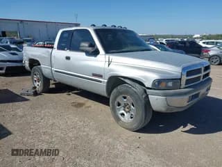 ✅ 2002 Dodge 2500 • VIN: 3B7KC23682M214357 • Lot: 43483582. Wystawiony na IAAI z przebiegiem 289 379 mil. Bezpłatny archiwum sprzedaży aukcyjnych z USA i szczegółowy raport historii pojazdu na DreamBid. Zdjęcie 1.