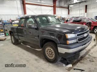 ✅ 2006 Chevrolet Silverado 1500 Work Truck • VIN: 1GCEK19V26E290421 • Лот: 81271744. Опубликован ранее на Copart с пробегом 131 669 миль. Бесплатный доступ к архиву аукционных продаж из США и подробный отчёт об истории автомобиля на DreamBid. Изображение 4.