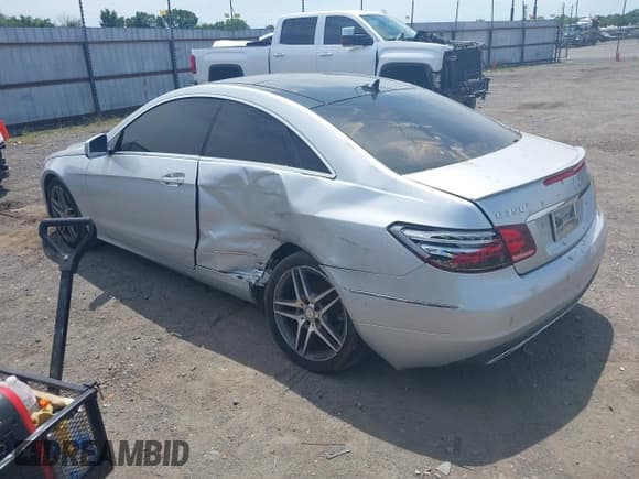 ✅ 2014 Mercedes-Benz E 350 • VIN: WDDKJ5KB3EF278242 • Lot: 42330225. Listed on IAAI with 165,305 mi. Free auction sales archive from the USA and detailed vehicle history report at DreamBid. Image 3.
