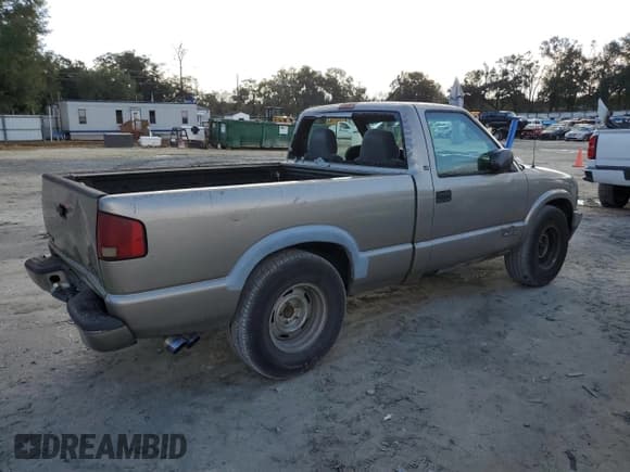 ✅ 2001 Chevrolet S-10 • VIN: 1GCCS14591K110912 • Лот: 86853354. Опубликован ранее на Copart с пробегом 289 667 миль. Бесплатный доступ к архиву аукционных продаж из США и подробный отчёт об истории автомобиля на DreamBid. Изображение 3.