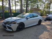 ✅ 2022 Toyota Camry XSE • VIN: 4T1K61AK6NU021962 • Lot: 43140238. Wystawiony na IAAI z przebiegiem 64 511 mil. Bezpłatny archiwum sprzedaży aukcyjnych z USA i szczegółowy raport historii pojazdu na DreamBid. Zdjęcie 2.