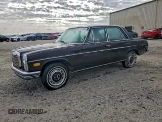 ✅ 1971 Mercedes-Benz 250 • VIN: 11401112001358 • Lot: 91185505. Wystawiony na Copart z przebiegiem 68 652 mil. Bezpłatny archiwum sprzedaży aukcyjnych z USA i szczegółowy raport historii pojazdu na DreamBid. Zdjęcie 1.