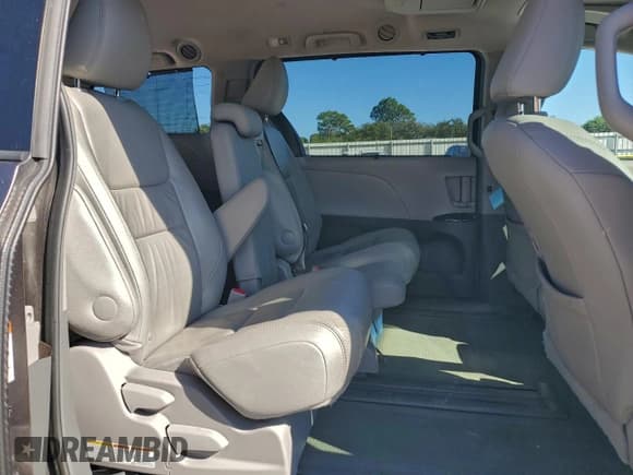 ✅ 2015 Toyota Sienna XLE • VIN: 5TDYK3DC0FS678921 • Lot: 94314055. Listed on Copart with 112,858 mi. Free auction sales archive from the USA and detailed vehicle history report at DreamBid. Image 11.