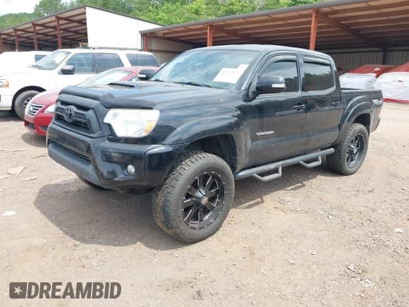 ✅ 2014 Toyota Tacoma • VIN: 3TMLU4EN6EM135193 • Lot: 42427673. Listed on IAAI with 172,784 mi. Free auction sales archive from the USA and detailed vehicle history report at DreamBid. Image 2.