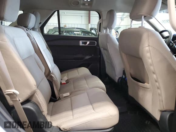 ✅ 2022 Ford Explorer • VIN: 1FMSK7BH8NGA18125 • Lot: 52242975. Wystawiony na Copart z przebiegiem 35 127 mil. Bezpłatny archiwum sprzedaży aukcyjnych z USA i szczegółowy raport historii pojazdu na DreamBid. Zdjęcie 10.