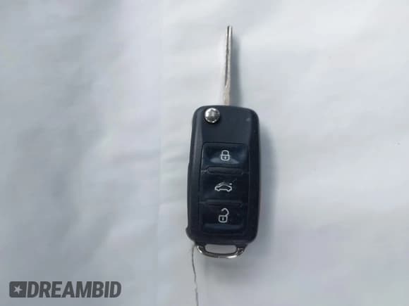 ✅ 2013 Volkswagen Passat SE • VIN: 1VWBH7A33DC000739 • Лот: 42348369. Опубликован ранее на IAAI с пробегом 154 793 миль. Бесплатный доступ к архиву аукционных продаж из США и подробный отчёт об истории автомобиля на DreamBid. Изображение 11.