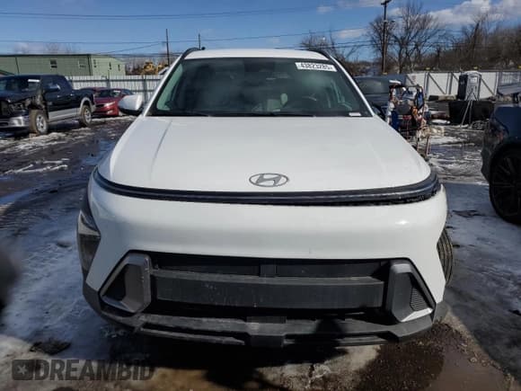 ✅ 2025 Hyundai Kona SEL • VIN: KM8HBCAB3SU196831 • Лот: 43823285. Опубликован ранее на Copart с пробегом 4 226 миль. Бесплатный доступ к архиву аукционных продаж из США и подробный отчёт об истории автомобиля на DreamBid. Изображение 5.