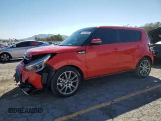 ✅ 2018 Kia Soul + • VIN: KNDJX3AA5J7575275 • Лот: 82076305. Опубликован ранее на Copart с пробегом 11 885 миль. Бесплатный доступ к архиву аукционных продаж из США и подробный отчёт об истории автомобиля на DreamBid. Изображение 1.