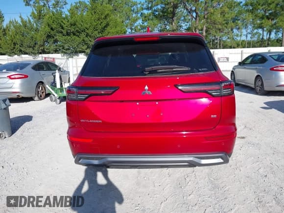✅ 2025 Mitsubishi Outlander SE • VIN: JA4J4VA80SZ017125 • Lot: 42707946. Listed on IAAI with 4,424 mi. Free auction sales archive from the USA and detailed vehicle history report at DreamBid. Image 17.