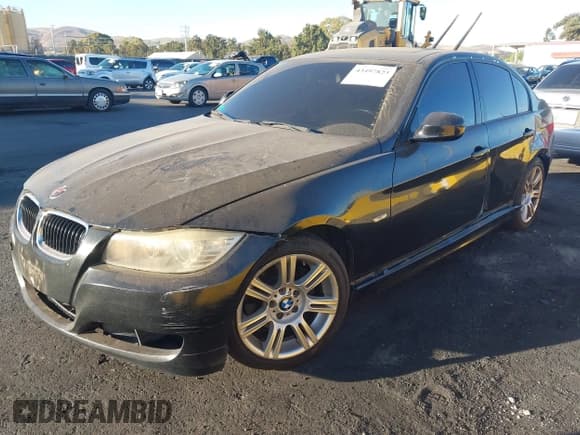 ✅ 2011 BMW 3 Series 328i • VIN: WBAPH5G51BNM73141 • Lot: 43497823. Wystawiony na IAAI z przebiegiem 158 496 mil. Bezpłatny archiwum sprzedaży aukcyjnych z USA i szczegółowy raport historii pojazdu na DreamBid. Zdjęcie 2.