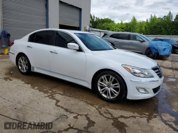 2013 Hyundai Genesis 3.8L z VIN KMHGC4DD1DU258273, wystawiony jako Copart lot #56738445 z przebiegiem 124 843 mil mil oraz Szkoda całkowita • Salvage title. Historia ofert i sprzedaży dostępna na DreamBid. Obrazek 4.