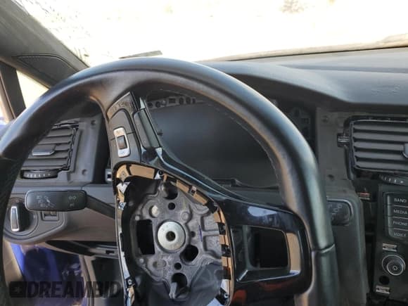 ✅ 2019 Volkswagen Golf R • VIN: WVWVA7AU5KW209764 • Lot: 48469115. Wystawiony na Copart z przebiegiem Nie podano. Bezpłatny archiwum sprzedaży aukcyjnych z USA i szczegółowy raport historii pojazdu na DreamBid. Zdjęcie 9.