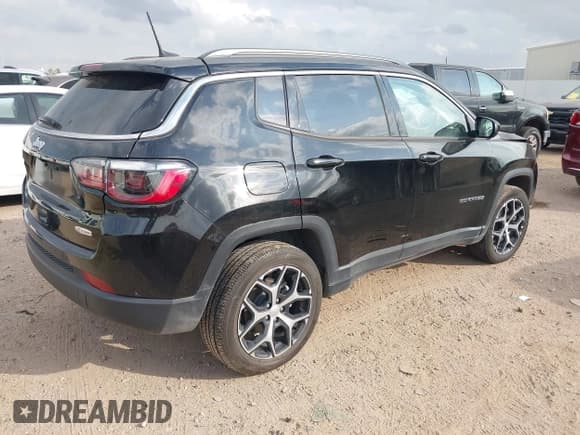 ✅ 2024 Jeep Compass Latitude • VIN: 3C4NJDBN9RT603449 • Lot: 43752321. Listed on IAAI with 47,677 mi. Free auction sales archive from the USA and detailed vehicle history report at DreamBid. Image 4.