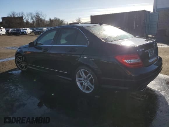 ✅ 2012 Mercedes-Benz C 300 Sport • VIN: WDDGF8BB3CA612515 • Lot: 49688945. Wystawiony na Copart z przebiegiem 108 020 mil. Bezpłatny archiwum sprzedaży aukcyjnych z USA i szczegółowy raport historii pojazdu na DreamBid. Zdjęcie 2.