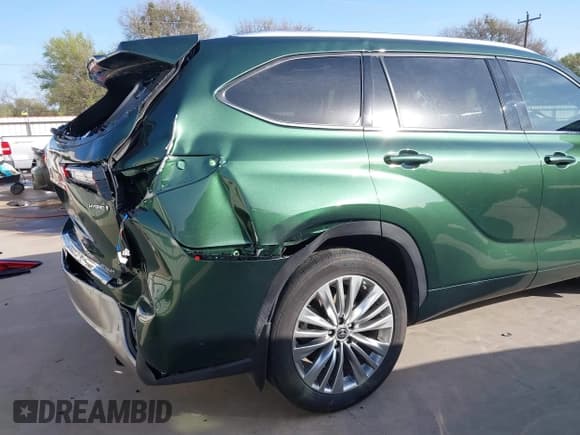 ✅ 2023 Toyota Highlander Hybrid Platinum • VIN: 5TDFARAH8PS521359 • Lot: 41805131. Wystawiony na IAAI z przebiegiem 24 598 mil. Bezpłatny archiwum sprzedaży aukcyjnych z USA i szczegółowy raport historii pojazdu na DreamBid. Zdjęcie 19.