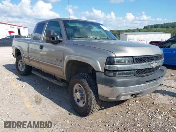 2002 Chevrolet Silverado 2500HD LS с VIN 1GCHK29U82E137708, выставлен на аукционе IAAI как лот 43339910 с пробегом 261 256 миль миль и . История ставок и продаж доступна на DreamBid. Изображение 1.