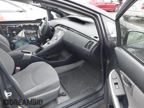 ✅ 2013 Toyota Prius Three • VIN: JTDKN3DU0D1672486 • Lot: 43628486. Wystawiony na IAAI z przebiegiem Nie podano. Bezpłatny archiwum sprzedaży aukcyjnych z USA i szczegółowy raport historii pojazdu na DreamBid. Zdjęcie 5.