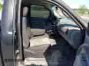 2008 Chevrolet Silverado 1500 Work Truck z VIN 1GCEC14X08Z170361, wystawiony jako IAAI lot #42389874 z przebiegiem 244 026 mil mil oraz . Historia ofert i sprzedaży dostępna na DreamBid. Obrazek 5.