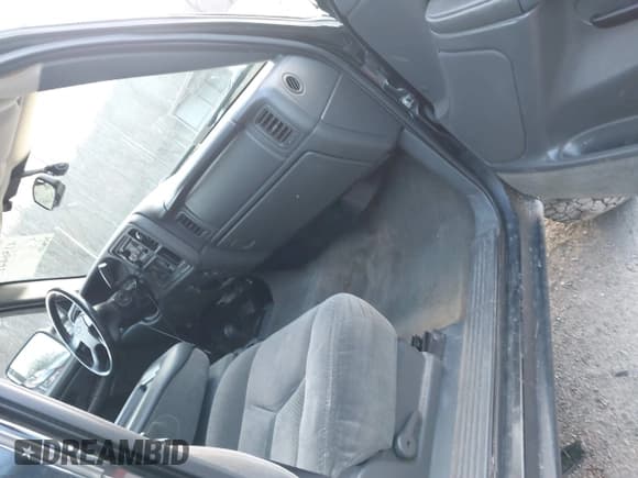 ✅ 2005 Chevrolet Silverado 2500HD LS • VIN: 1GCHK23U35F826160 • Lot: 41564415. Wystawiony na IAAI z przebiegiem 204 623 mil. Bezpłatny archiwum sprzedaży aukcyjnych z USA i szczegółowy raport historii pojazdu na DreamBid. Zdjęcie 5.