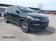 ✅ 2019 Jeep Compass Altitude • VIN: 3C4NJCBB7KT706519 • Lot: 41636111. Wystawiony na IAAI z przebiegiem Nie podano. Bezpłatny archiwum sprzedaży aukcyjnych z USA i szczegółowy raport historii pojazdu na DreamBid. Zdjęcie 1.