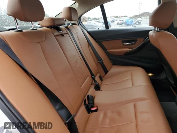 ✅ 2015 BMW 3 Series 328i xDrive • VIN: WBA3B5G57FNS16376 • Лот: 93133025. Опубликован ранее на Copart с пробегом 64 823 миль. Бесплатный доступ к архиву аукционных продаж из США и подробный отчёт об истории автомобиля на DreamBid. Изображение 10.