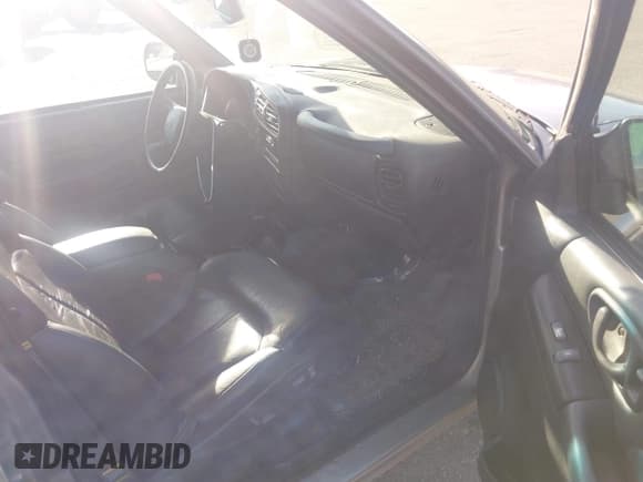 ✅ 2001 Chevrolet Blazer LT • VIN: 1GNDT13W012114656 • Lot: 41659020. Wystawiony na IAAI z przebiegiem 149 713 mil. Bezpłatny archiwum sprzedaży aukcyjnych z USA i szczegółowy raport historii pojazdu na DreamBid. Zdjęcie 5.