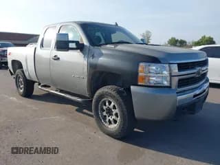 ✅ 2008 Chevrolet Silverado 2500HD Work Truck • VIN: 1GCHK29K28E120507 • Lot: 43739119. Wystawiony na IAAI z przebiegiem 244 639 mil. Bezpłatny archiwum sprzedaży aukcyjnych z USA i szczegółowy raport historii pojazdu na DreamBid. Zdjęcie 1.