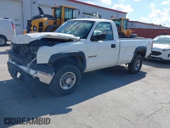 ✅ 2007 Chevrolet Silverado 2500HD Work Truck • VIN: 1GCHC24UX7E147295 • Lot: 42982898. Wystawiony na IAAI z przebiegiem 169 530 mil. Bezpłatny archiwum sprzedaży aukcyjnych z USA i szczegółowy raport historii pojazdu na DreamBid. Zdjęcie 2.
