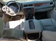 ✅ 2009 Chevrolet Suburban 1LT • VIN: 1GNFK26329R213694 • Lot: 68969484. Wystawiony na Copart z przebiegiem 218 414 mil. Bezpłatny archiwum sprzedaży aukcyjnych z USA i szczegółowy raport historii pojazdu na DreamBid. Zdjęcie 8.