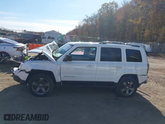 ✅ 2017 Jeep Patriot Sport • VIN: 1C4NJRBB5HD208269 • Lot: 43671028. Listed on IAAI with 103,136 mi. Free auction sales archive from the USA and detailed vehicle history report at DreamBid. Image 14.