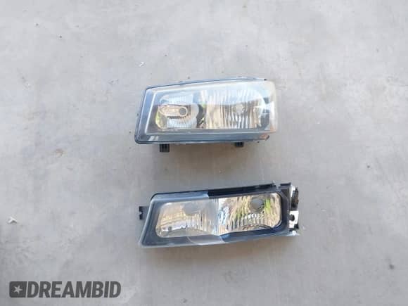 ✅ 2005 Chevrolet Silverado 1500 LS • VIN: 2GCEC19T851358412 • Lot: 43306552. Wystawiony na IAAI z przebiegiem 288 244 mil mil. Skorzystaj z bezpłatnego archiwum sprzedaży aukcyjnych z USA i zobacz szczegółowy raport historii pojazdu na DreamBid. Zdjęcie 11.