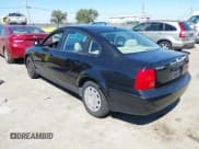 ✅ 1998 Volkswagen Passat • VIN: WVWMA63B9WE299966 • Lot: 43032624. Listed on IAAI with 180,322 mi. Free auction sales archive from the USA and detailed vehicle history report at DreamBid. Image 3.