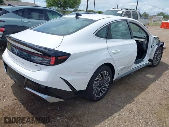 2024 Hyundai Sonata SEL z VIN KMHL34JJ0RA100332, wystawiony jako IAAI lot #42537746 z przebiegiem 8 661 mil mil oraz . Historia ofert i sprzedaży dostępna na DreamBid. Obrazek 4.