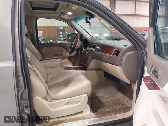 ✅ 2012 Chevrolet Suburban LTZ • VIN: 1GNSKKE74CR278704 • Lot: 43004708. Listed on IAAI with 203,840 mi. Free auction sales archive from the USA and detailed vehicle history report at DreamBid. Image 5.