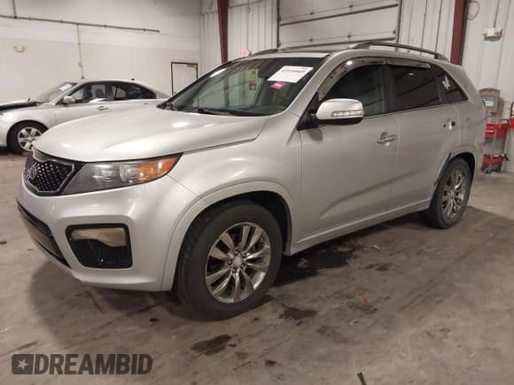 ✅ 2012 Kia Sorento SX • VIN: 5XYKWDA25CG285307 • Лот: 43116669. Опубликован ранее на IAAI с пробегом 147 130 миль. Бесплатный доступ к архиву аукционных продаж из США и подробный отчёт об истории автомобиля на DreamBid. Изображение 2.