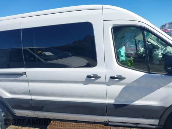 ✅ 2023 Ford Transit • VIN: 1FDAX2CG9NKA69667 • Lot: 43570081. Wystawiony na IAAI z przebiegiem 73 764 mil. Bezpłatny archiwum sprzedaży aukcyjnych z USA i szczegółowy raport historii pojazdu na DreamBid. Zdjęcie 13.